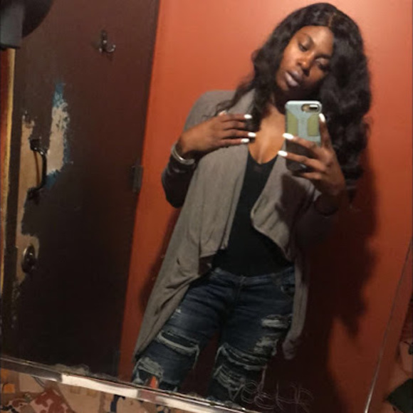 Profile Picture of Kendall Baxter (@kendallbaxter94) on Poshmark