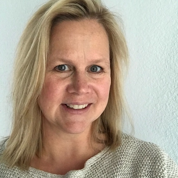 Profile Picture of Carla Foster (@carla_k_foster) on Poshmark