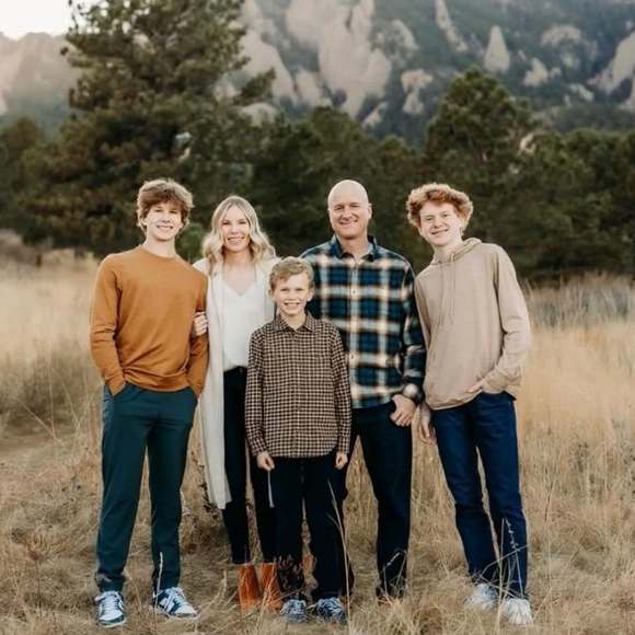 Profile Picture of Shawna Olinger (@tsolinger5) on Poshmark