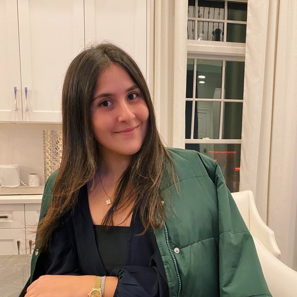 Profile Picture of Alexa Scalavino (@alexascalavino) on Poshmark