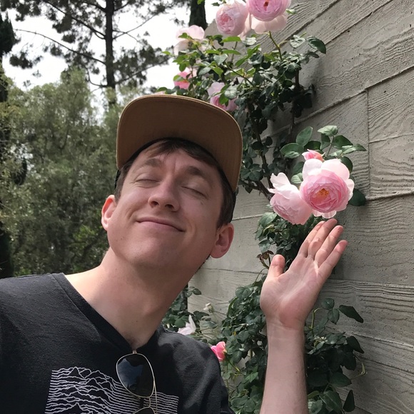 Profile Picture of Jesse Calton (@jessecalton) on Poshmark