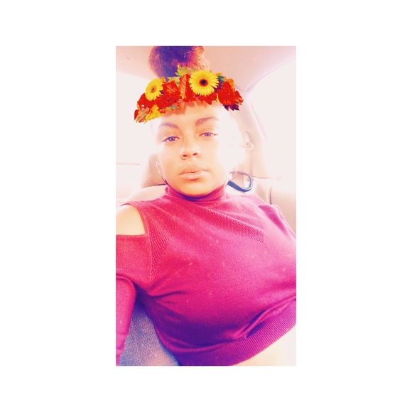 Brandy Cooke - Poshmark Profile Picture of Brandy Cooke (@beelynnnnn) on Poshmark