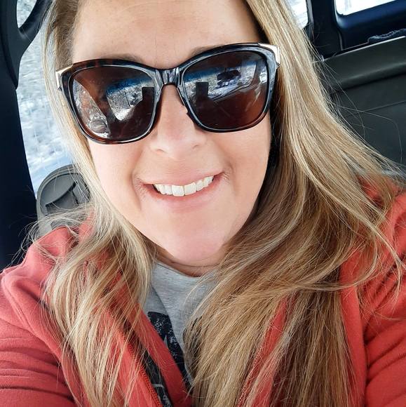 Profile Picture of Becky Mirabile (@bmirabile621) on Poshmark