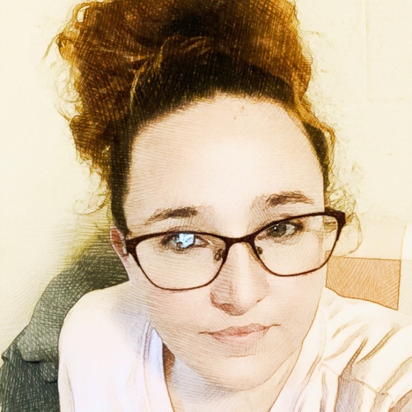 Profile Picture of Stephanie Ayers (@stephi32486) on Poshmark