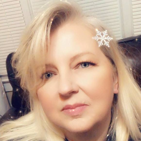 Profile Picture of Chastan Shields (@chastanshields) on Poshmark