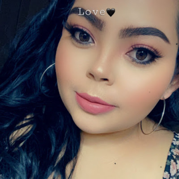 Profile Picture of Glenis Rodriguez (@gegle1812) on Poshmark