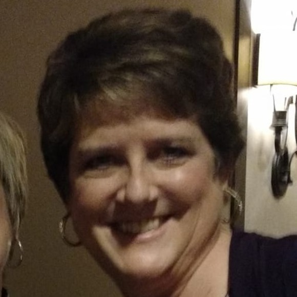 Profile Picture of Lori Caspers (@loricaspers) on Poshmark