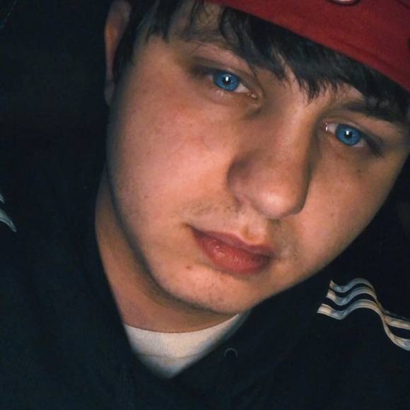 Profile Picture of Dillon Robertson (@dillonrobertson) on Poshmark