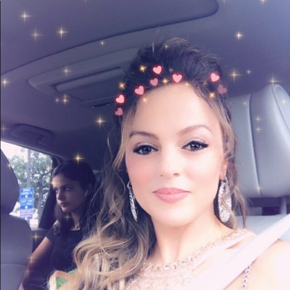 Profile Picture of Daniela Sulari (@dsulari00) on Poshmark