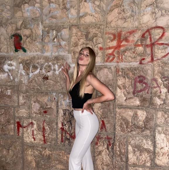 Profile Picture of Andjela Rakocevic (@andjela_r) on Poshmark