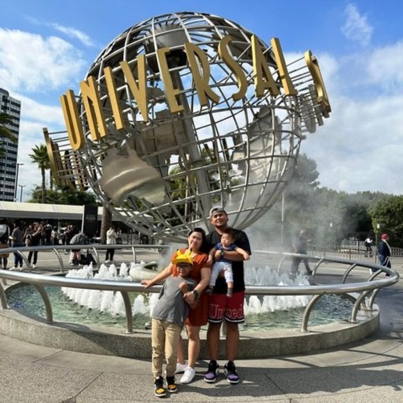 Profile Picture of Mark Dela rosa (@mark_delarosa22) on Poshmark