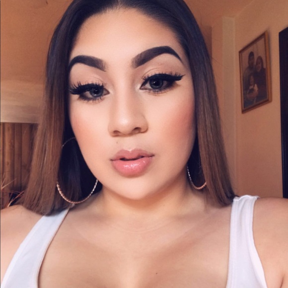 Profile Picture of Rosa Teutla (@rosateutla) on Poshmark