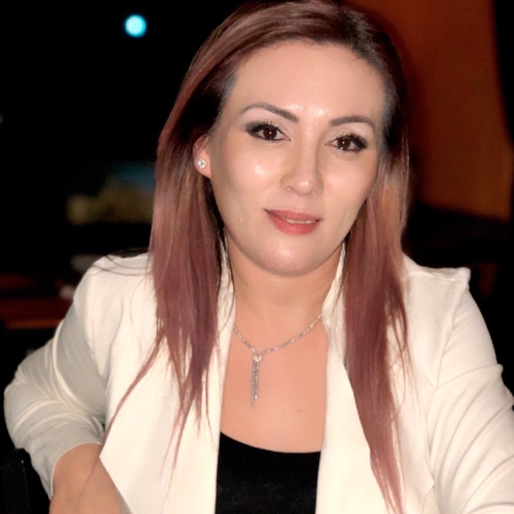 Profile Picture of Zamira Siddik (@zamira_siddik) on Poshmark