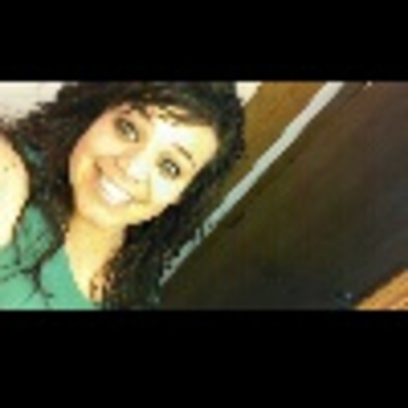 Profile Picture of Victoria Oatley (@voatley10) on Poshmark