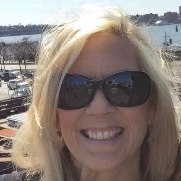 Profile Picture of Allison Renga (@allison929) on Poshmark