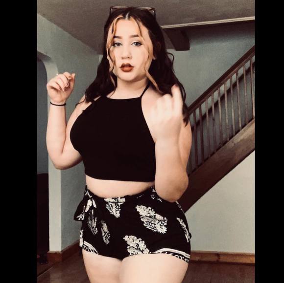 Profile Picture of Genesis Monroig (@monroig_genesis) on Poshmark
