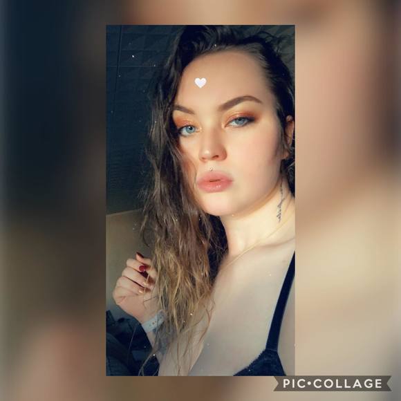 Profile Picture of Ecco Weese (@eccoweese) on Poshmark