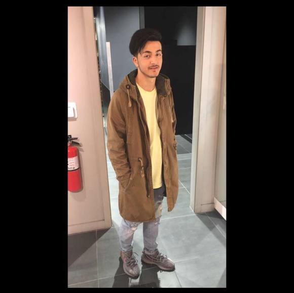Profile Picture of Kevin Robles (@kevin_gustavo) on Poshmark