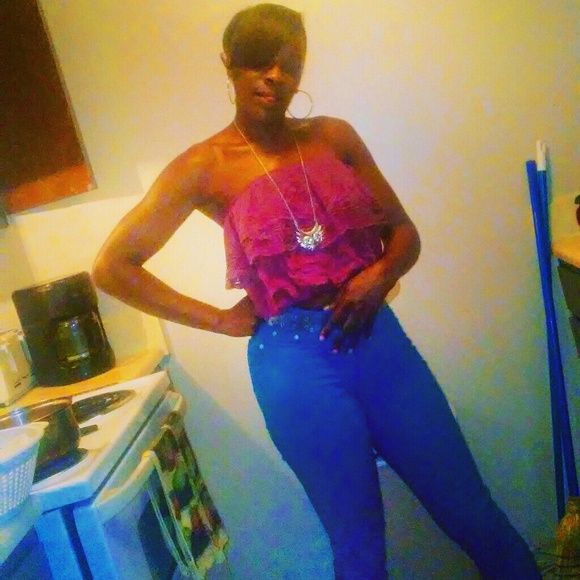 Profile Picture of Contrella Moultrie (@contrellam) on Poshmark