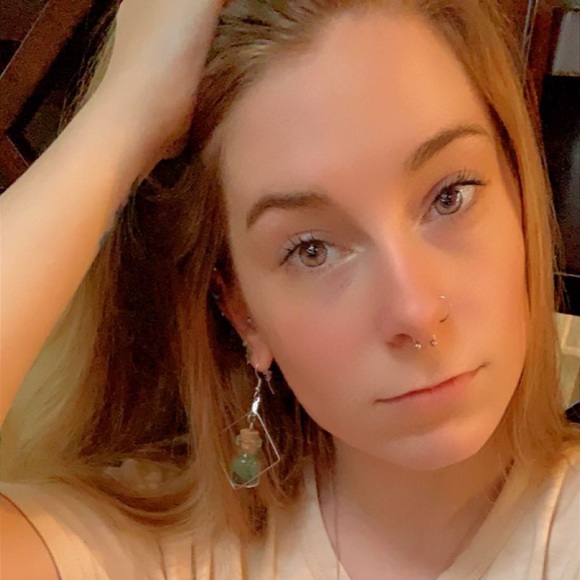 Profile Picture of Deianna Dion (@drdion8) on Poshmark