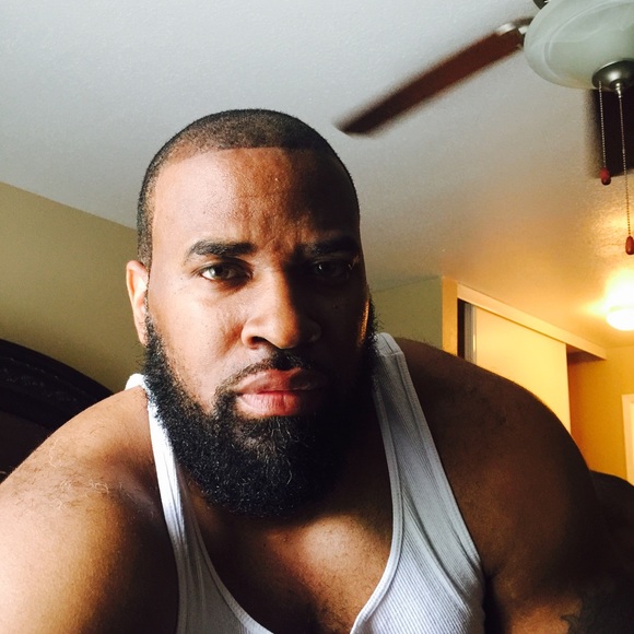 Profile Picture of Marc Anderson (@mrmarcanderson) on Poshmark