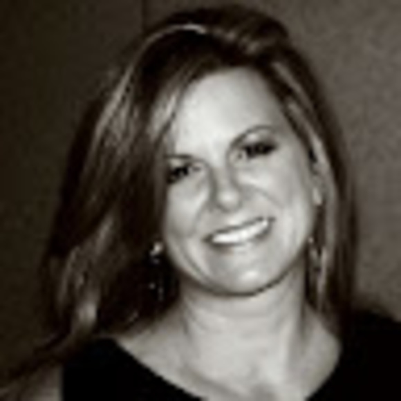 Profile Picture of Christina Schorr (@chrissays) on Poshmark