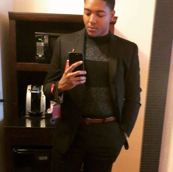 Profile Picture of Jonathan Spivey (@spiveyjonathan) on Poshmark