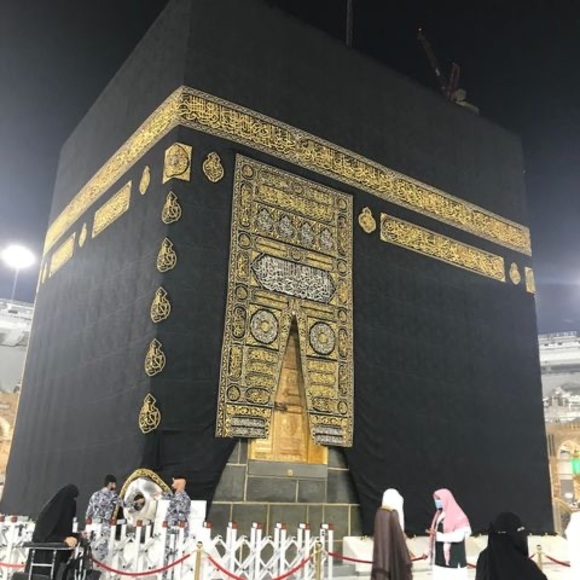 Profile Picture of Yassmim Aaraj (@yassaminaz) on Poshmark