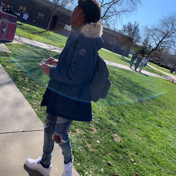 Profile Picture of Eli Thomas (@elionthemove) on Poshmark