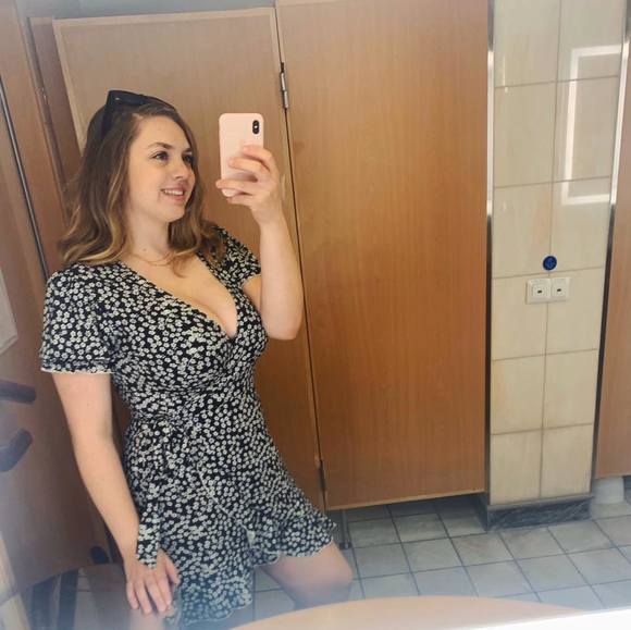 Profile Picture of Koral Troska (@koraltroska) on Poshmark