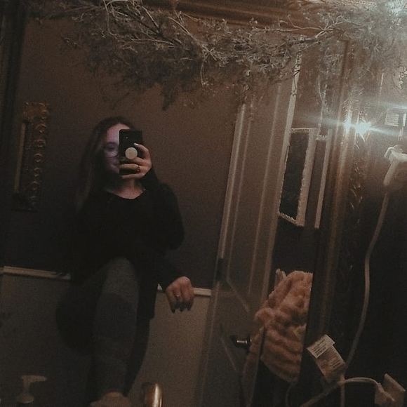 Profile Picture of Samantha Bockerstette (@samantha_items) on Poshmark