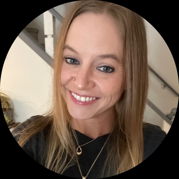 Profile Picture of Lisa Cline (@lisacline821) on Poshmark