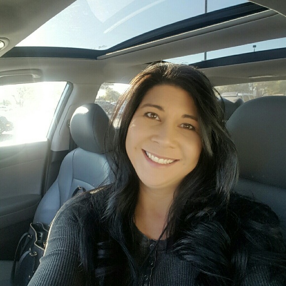Profile Picture of Cheryl Puckoris (@cherylpuckoris) on Poshmark