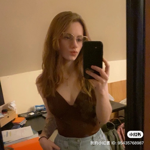 Profile Picture of Joely Titchner (@joelytitchner) on Poshmark