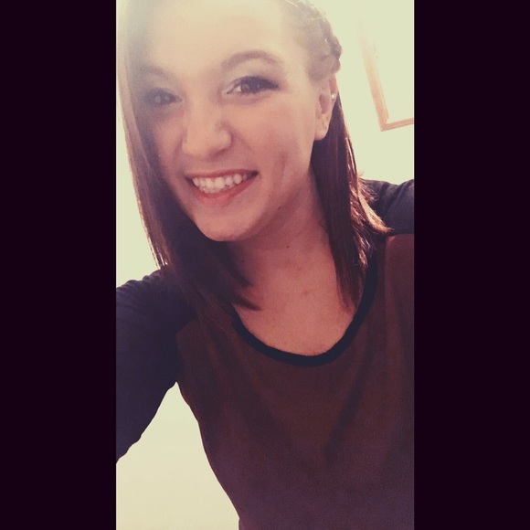 Profile Picture of Julia Wright (@jew_ju70) on Poshmark