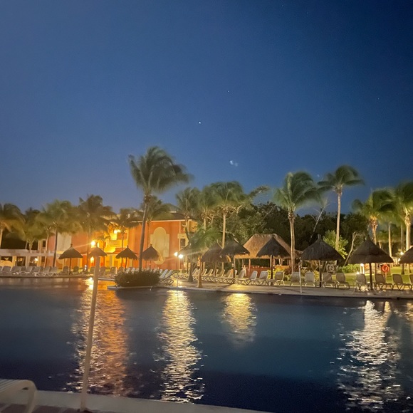 Profile Picture of Hannah Sirrs (@hsirrs8) on Poshmark