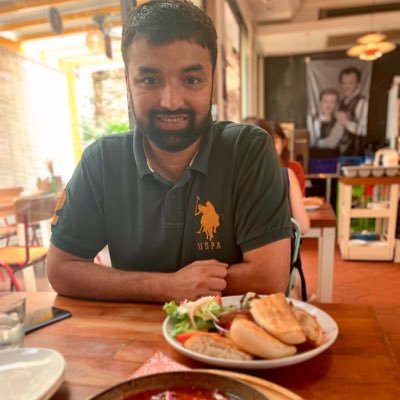 Profile Picture of Manan Desai (@chickenalapooz) on Twitter