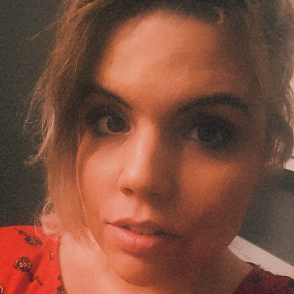 Profile Picture of Stéphanie Roberge (@stef332) on Poshmark