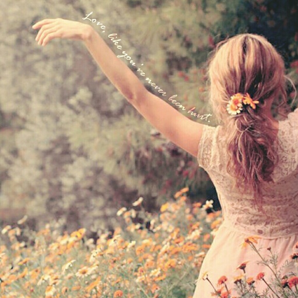 Profile Picture of Lacy Field (@lfield93) on Poshmark