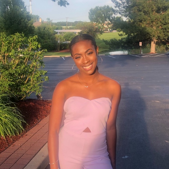 Profile Picture of Queria Berry (@querialberry) on Poshmark