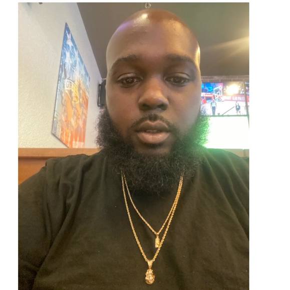 Profile Picture of Edward Jones (@e975jv) on Poshmark