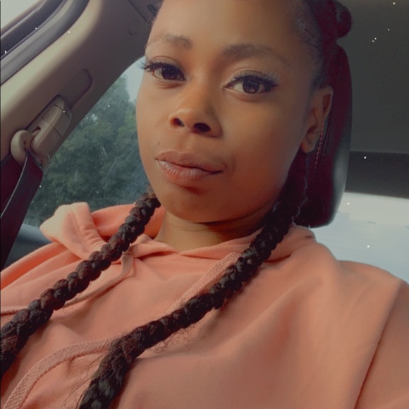 Simone Green - Poshmark Profile Picture of Simone Green (@novg123) on Poshmark