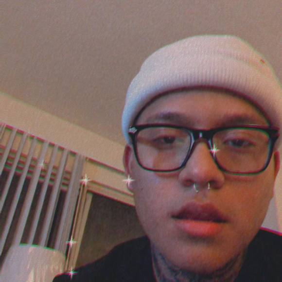 Profile Picture of Bodoke Flores (@king_g376) on Poshmark