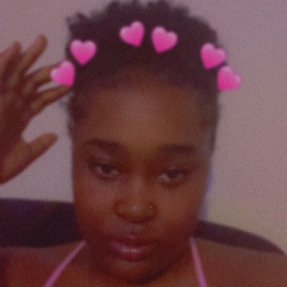 Profile Picture of Damere Herron (@dherr0312) on Poshmark