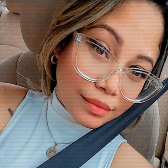 Profile Picture of Elisandra Granda (@elisandragranda) on Poshmark