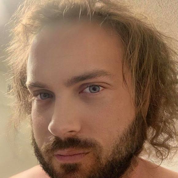 Profile Picture of David Jay (@davidjay217) on Poshmark