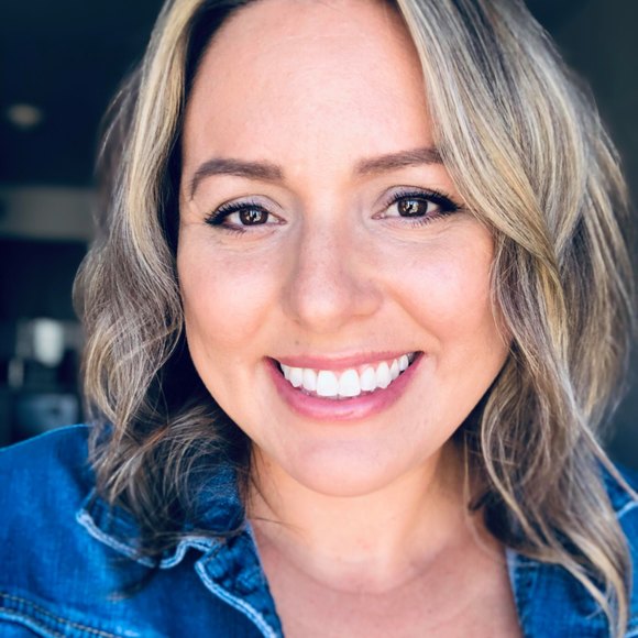 Profile Picture of Kristin Sistrunk (@kristinsistrunk) on Poshmark