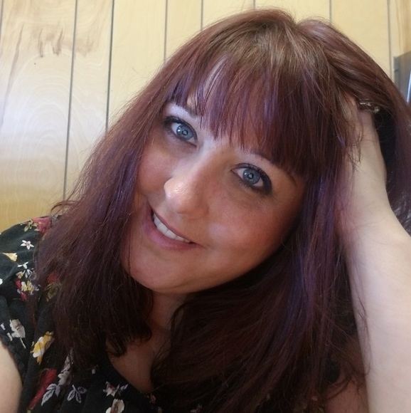 Profile Picture of Carla Ludwick (@carkay916) on Poshmark