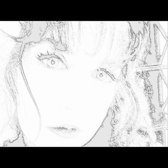 Profile Picture of Lisa Britton (@hipnoticgirl) on Poshmark