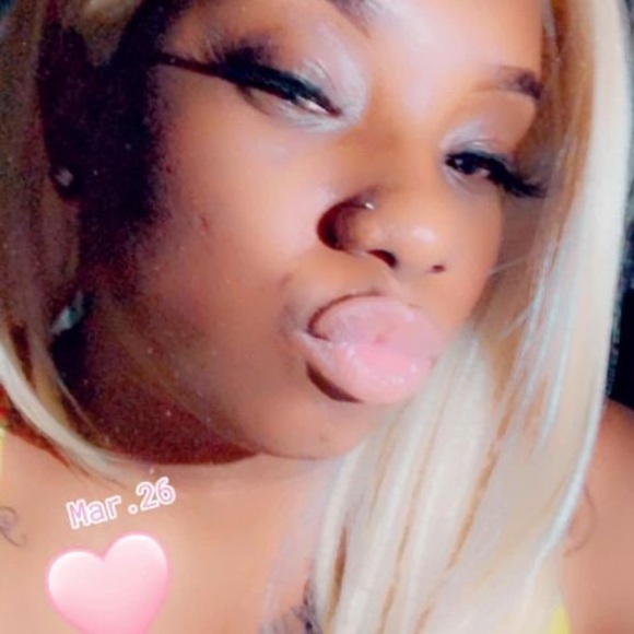 Profile Picture of Aaliyah Love (@aaliyahlove1216) on Poshmark